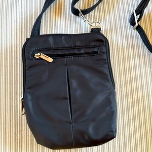 Travelon black cross body bag with RFID & changeable strap for shoulder. NWOT.